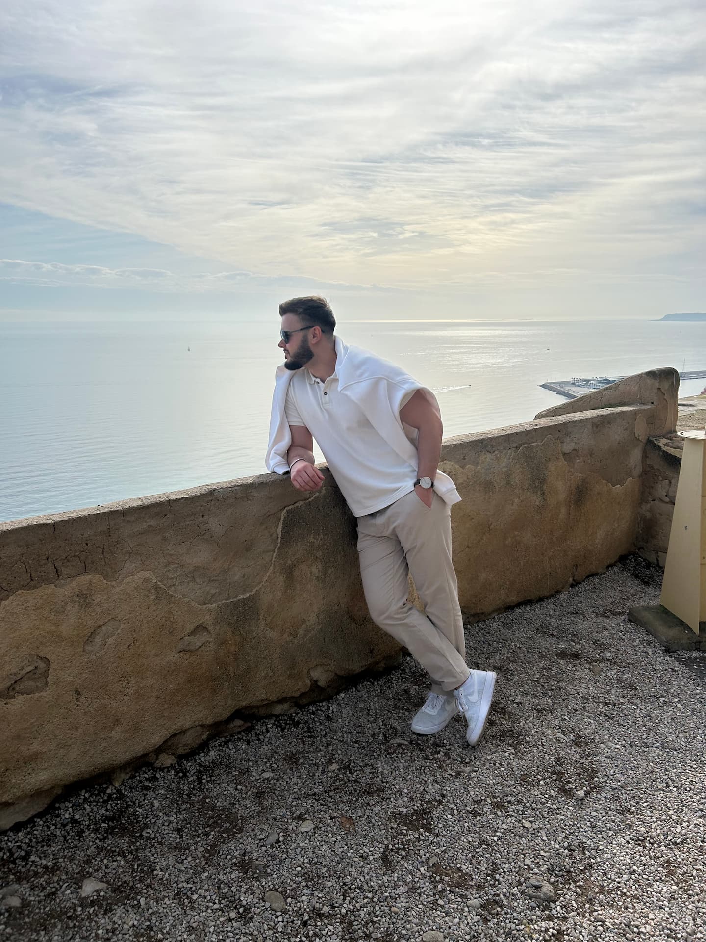 Zdjęcie Kontaktowe przedstawiające Arkadiusza Kłak- twórcę stron internetowych 