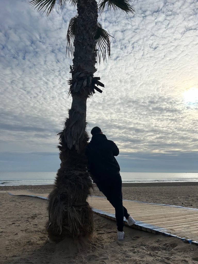 Zdjęcie przedstawiające Arkadiusza Kłak- twórcę stron internetowych